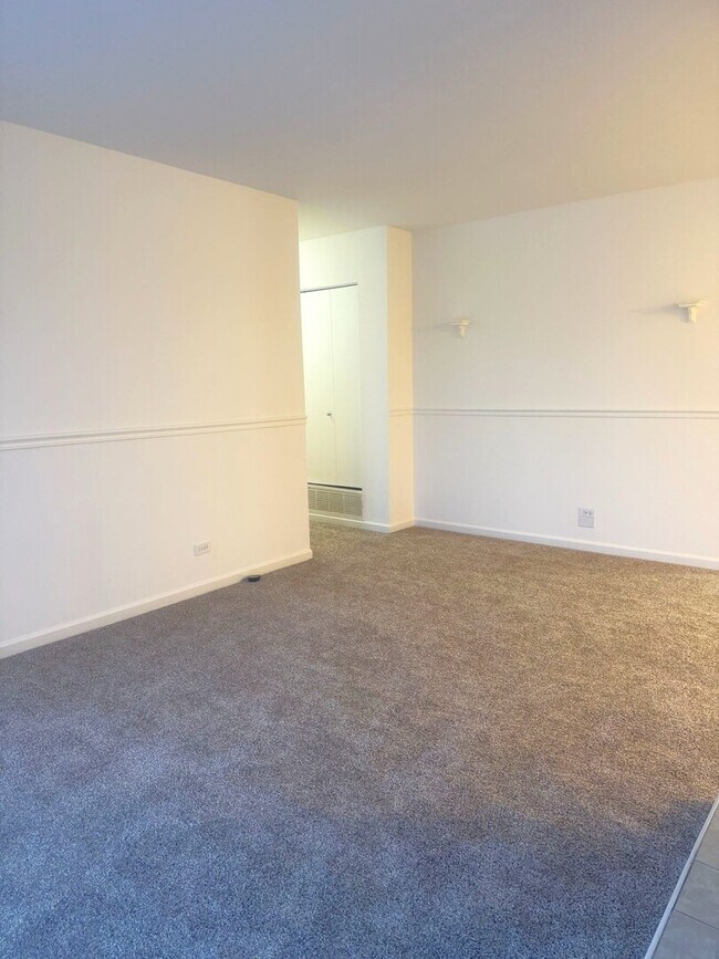 Building Photo - 327 Wildberry Ct