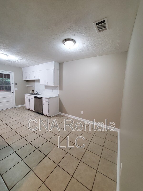 Building Photo - 245 Kimberly Way SW