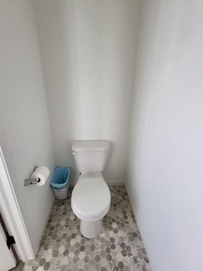 Building Photo - Spacious Modern 3 Bedroom Townhome in Annv...