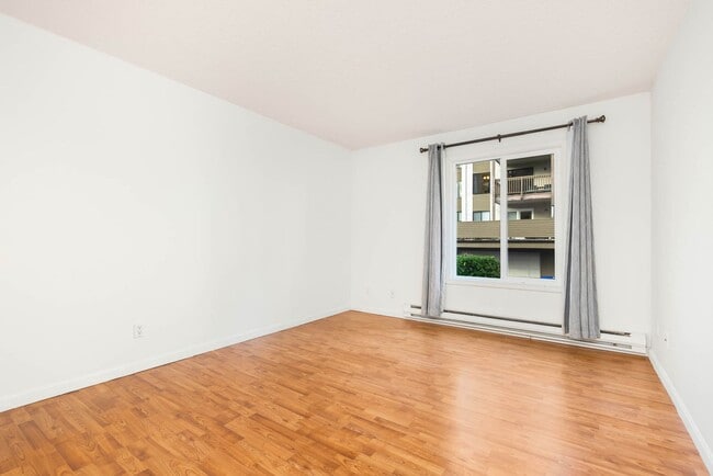 Building Photo - Limited Time Offer $2,500 rental rate! Spacious 2Bd/2Bath Condo located in The Ridge Community in...