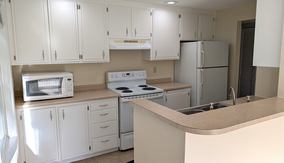 Building Photo - 17801 Stone Ave N