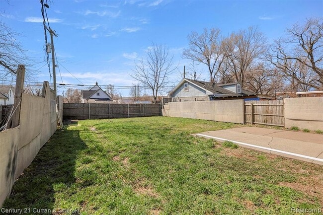 Building Photo - 1409 N Green St