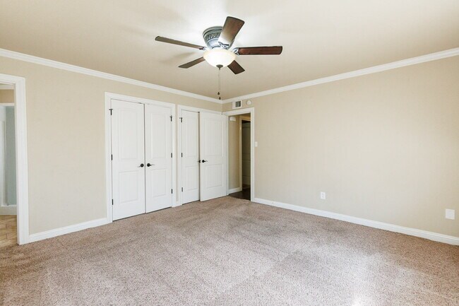 Building Photo - Well Kept House With HUGE bedrooms!