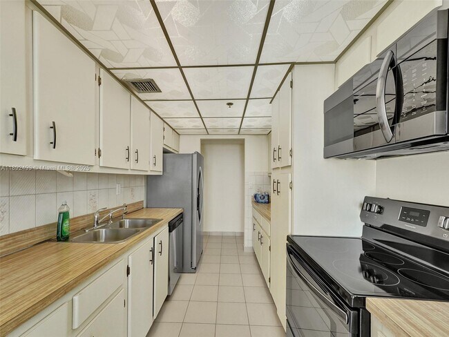 Building Photo - 210 174th St