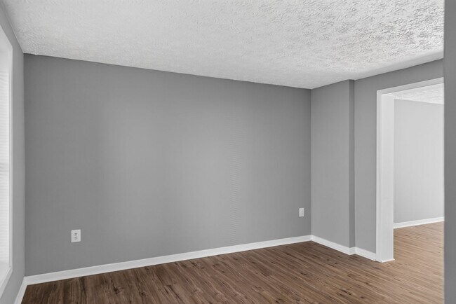 Building Photo - Available Now!  3 Bedroom Townhouse King George