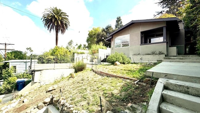 Building Photo - 2306 Teviot St