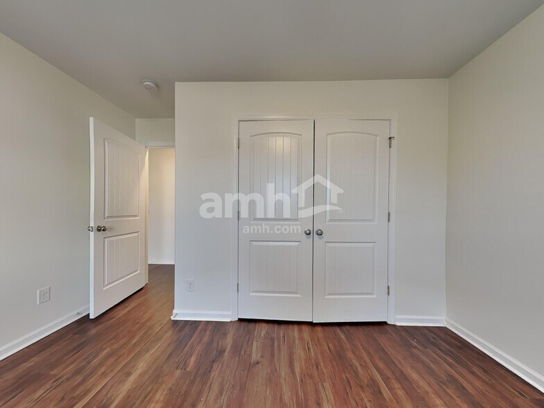 Building Photo - 4 Buxton Ave