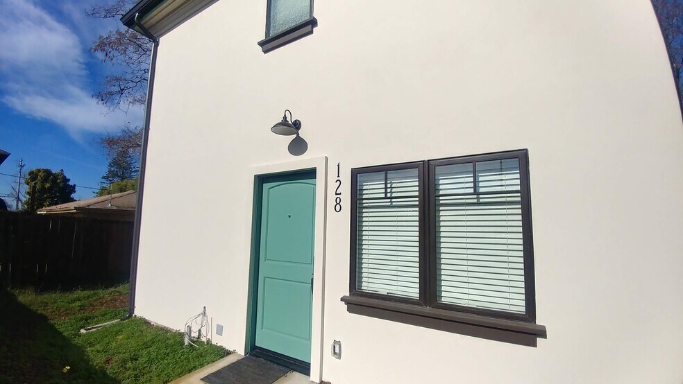 Building Photo - 126 Cowell St