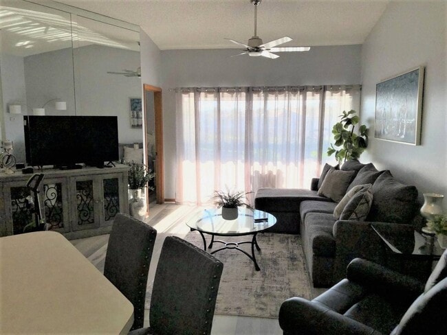 Building Photo - 4801 Casablanca Cir