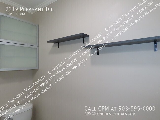 Building Photo - 2319 Pleasant Dr