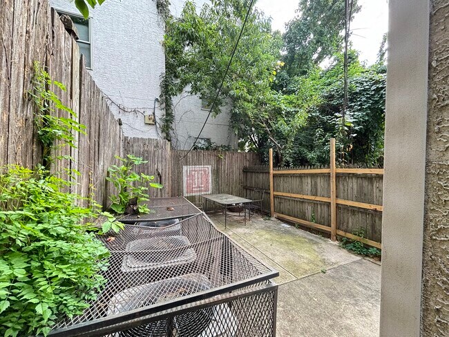 Building Photo - 1711 N Gratz St