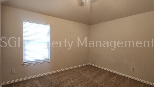 Building Photo - 329 Parkhurst Ln