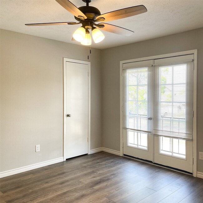 Building Photo - 7331 Chasewood Dr