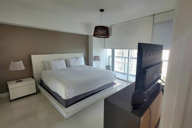 Building Photo - 481 Brickell Ave