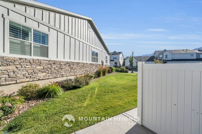 Building Photo - 607 Sawback Ln