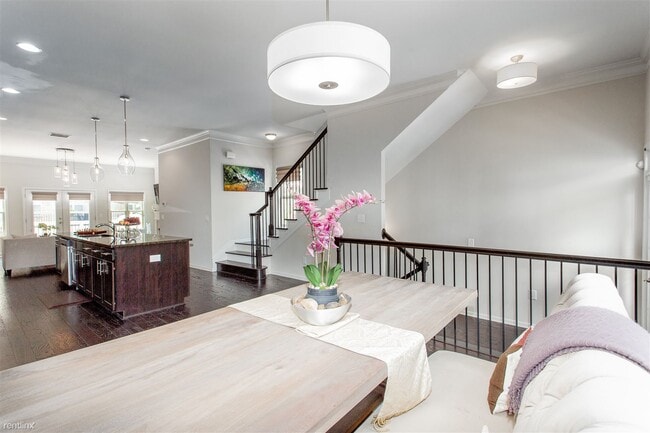 Building Photo - 3 br, 3.5 bath Townhome - 745 Fountainhead...