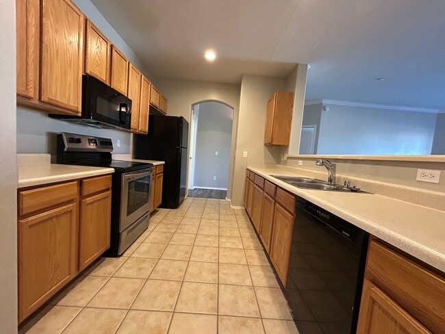 Building Photo - 955 E Knox Rd