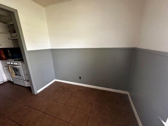 Building Photo - 900 Sahara Ave