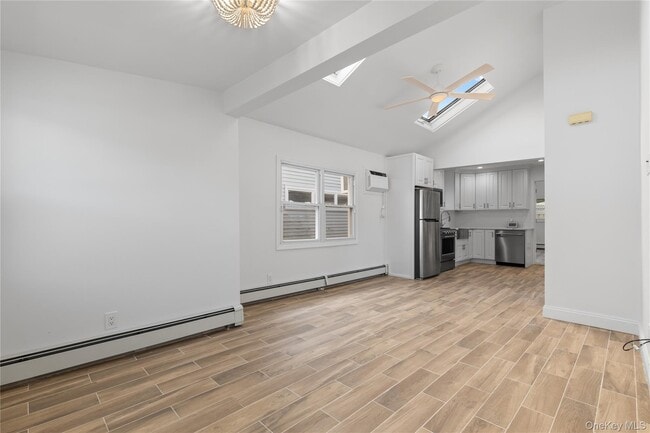 Building Photo - 75 Wisconsin St