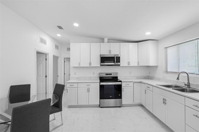 Building Photo - 6847 Woodsman Dr