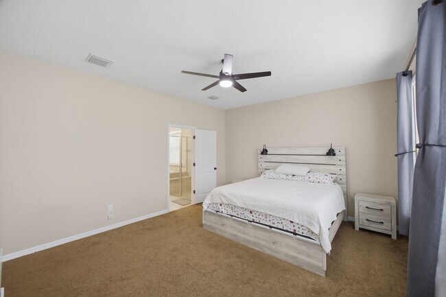 Building Photo - Resort Style Amenities near Gulf Beaches