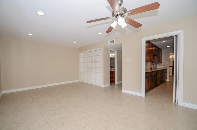 Building Photo - 13132 Trail Hollow Dr