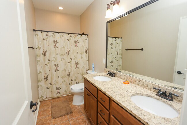 Building Photo - 504 Village Walk Ln