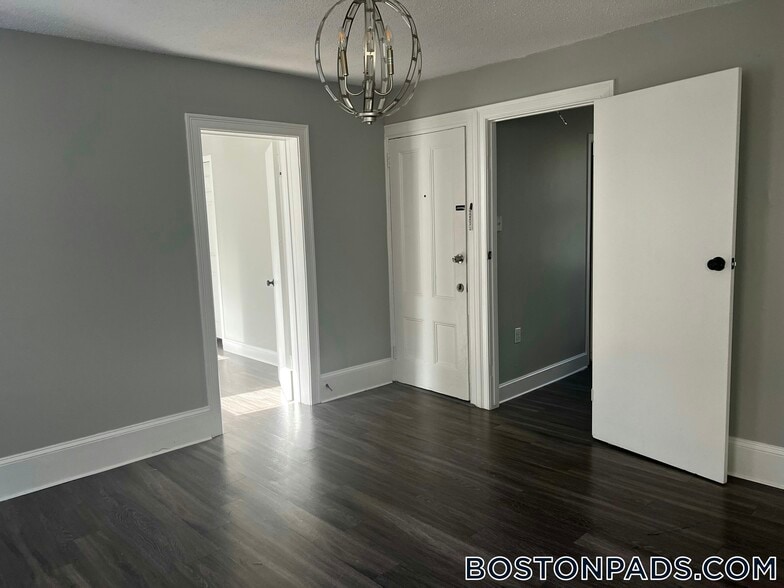 Building Photo - 15 Shurtleff St