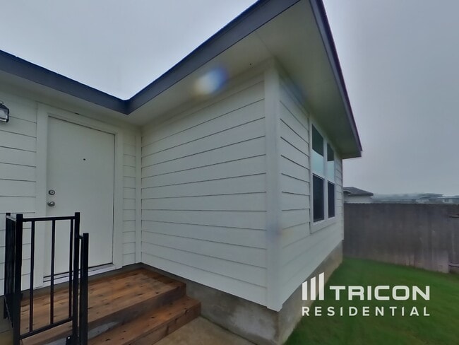 Building Photo - 5120 Saddle Clb Dr
