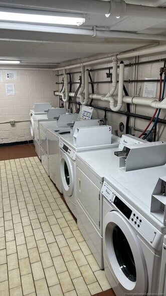 Building Photo - 87 Broad St