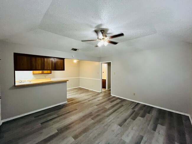 Building Photo - 320 Spring Branch Ln