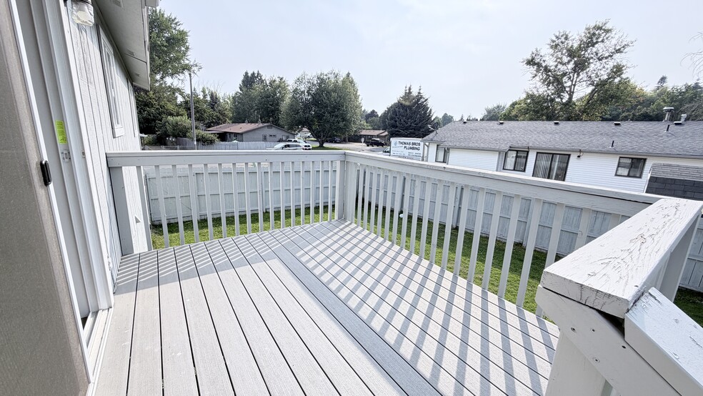 deck overlooking backyard - 10031 N Sunview Ln
