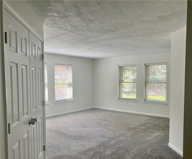 Building Photo - 3524 W Shore Rd