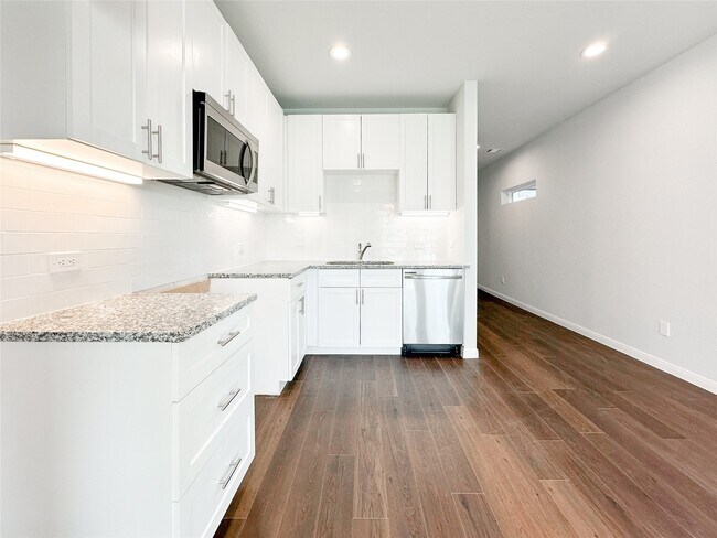 Building Photo - 18813 Luminescent Ln