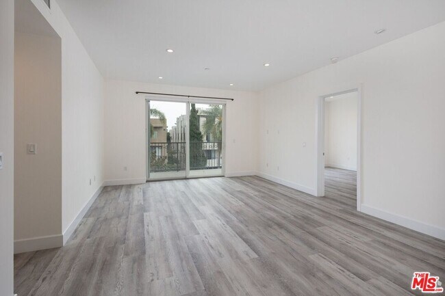 Building Photo - 1237 S Holt Ave