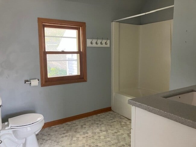 Building Photo - 507-509 W Chestnut