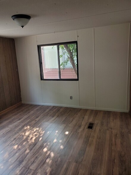 Building Photo - 10 9th Ave