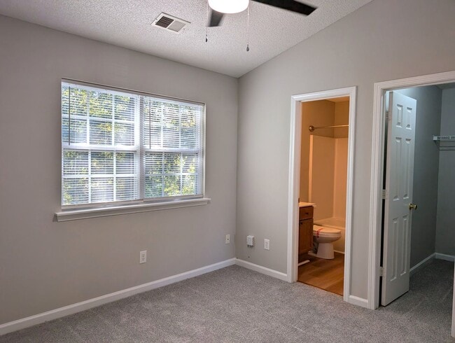Building Photo - Pristine, 2 bed, 2.5 bath Townhome Located...
