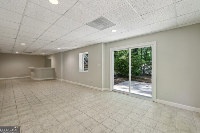 Building Photo - 110 Westchester Way
