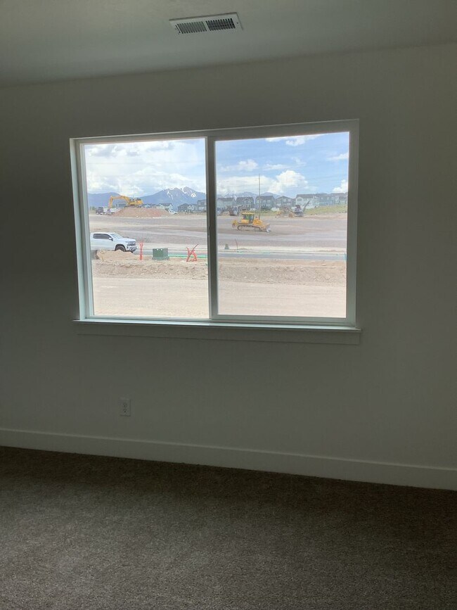 Building Photo - FREE FIRST MONTH'S RENT - New Construction Townhome Located in Prime Saratoga Springs Location.