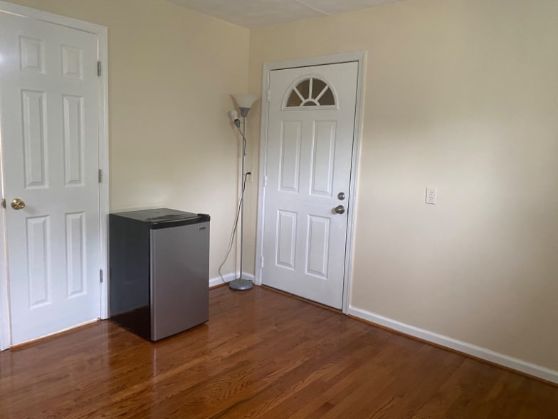 Building Photo - 11727 Veirs Mill Rd