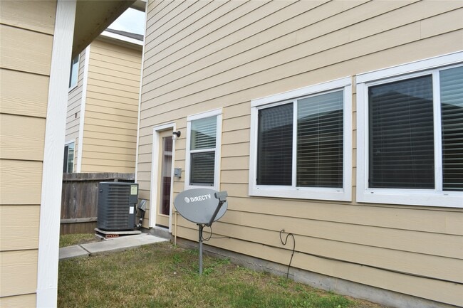 Building Photo - 1747 Nichole Woods Dr