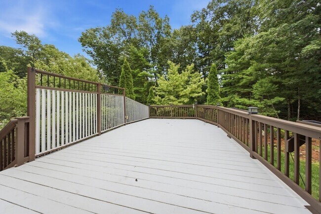 Building Photo - 7 Sherborne Cir