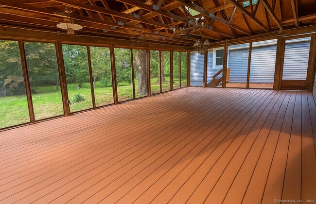 Building Photo - 11 Pond Circle Rd