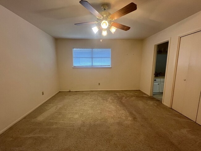 Building Photo - Duplex *LEASING SPECIAL AVAILABLE*