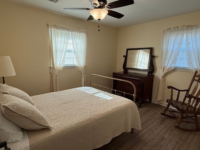 Building Photo - Intro to Homesteading! 3/1 furnished Property for rent