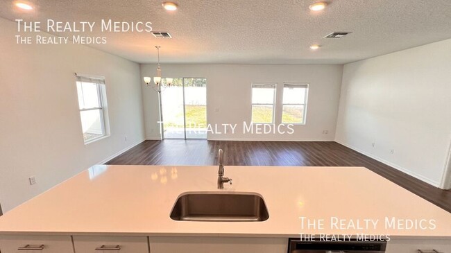 Building Photo - Charming 3-Bedroom Home in Deland – Pet-Fr...