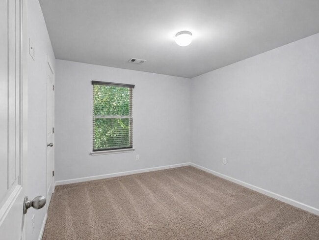 Building Photo - 1305 Chase Ln