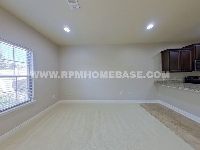 Building Photo - Charming Rental Townhome in Reserve Pointe...