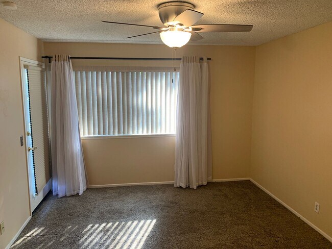 Building Photo - COMING SOON! 1 Bedroom + Loft  + Office/De...